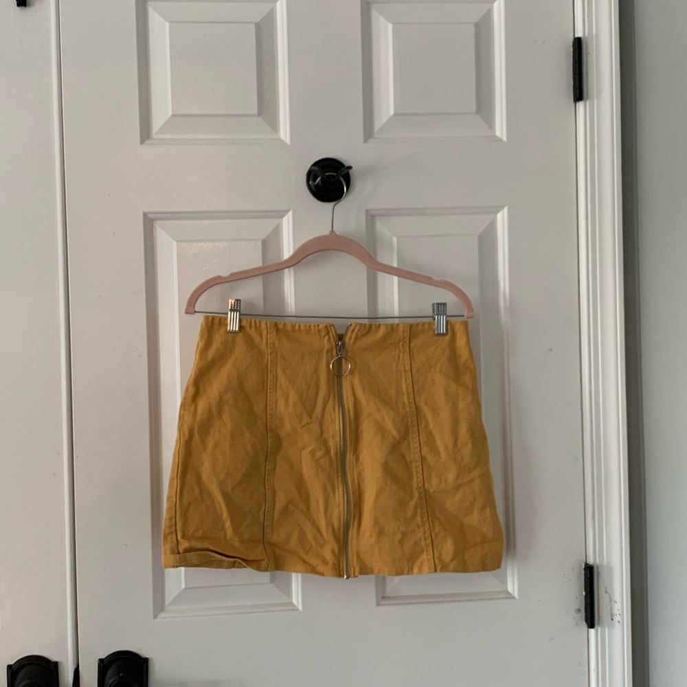 Yellow Fitted skirt